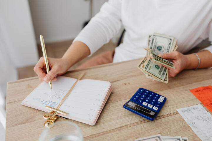 How to Build a Monthly Budget That Actually Works